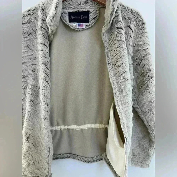 Andrea Faye Fleece  Full Zip Cream Jacket - Picture 5 of 9